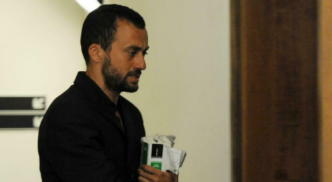 https://statics.cedscdn.it/photos/MED_HIGH/2025/10/21/9140629_21154504_stefano_vitelli_giudice_assolto_stasi_garlasco_chi_e_ultimissime_oggi_le_iene.jpg