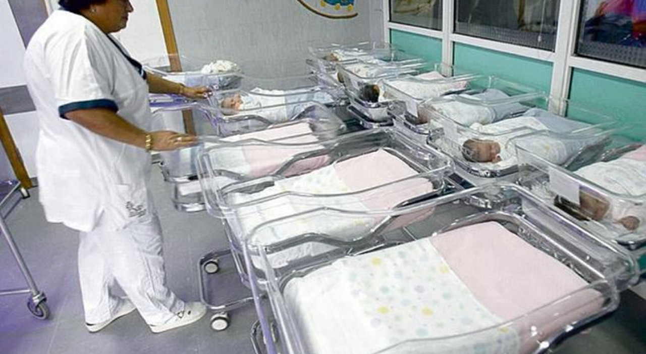 Natalità, Italia ai minimi storici: la Campania è la più giovane
