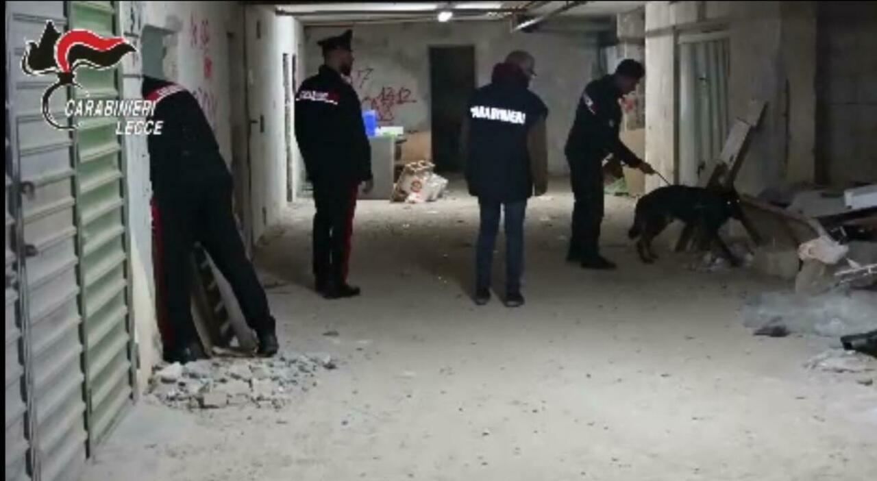 Arresti per droga nel Salento, il metodo mafioso. Pestaggi e minacce: «Ti spacco i denti» Arresti per droga nel Salento, il metodo mafioso. Pestaggi e minacce: «Ti spacco i denti»