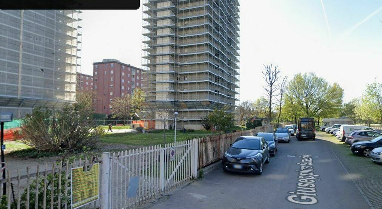 Milano, donna accoltellata al volto: è grave. Caccia all Milano, donna accoltellata al volto: è grave. Caccia all