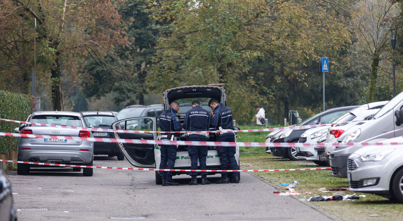 Milano, donna di 62 anni accoltellata al volto e al collo: è in pericolo di vita. Caccia all