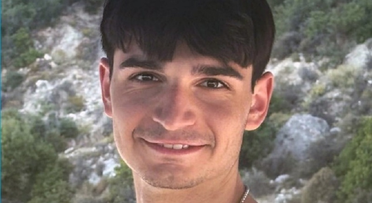Riccardo Gemo, oggi il funerale del 19enne morto insieme a due amici nell Riccardo Gemo, oggi il funerale del 19enne morto insieme a due amici nell