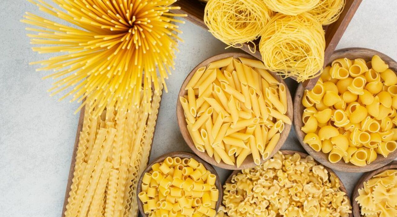 https://statics.cedscdn.it/photos/MED_HIGH/2025/10/22/9142647_22134015_pasta_piu_venduta_supermercato_penne_lisce_rigate_classifica_coop_oggi_22_10_2025.jpg