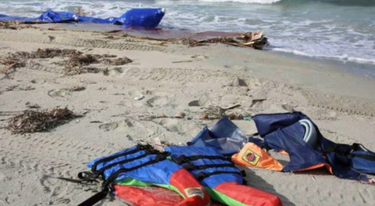 Naufragio al largo della Tunisia, strage in mare: 40 morti, tra le vittime anche neonati. Cosa è successo