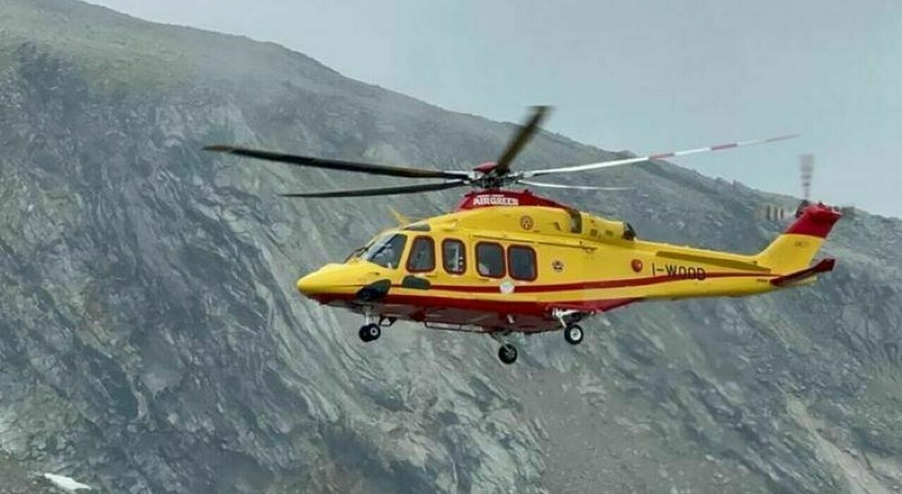 https://statics.cedscdn.it/photos/MED_HIGH/2025/10/22/9143054_22182757_elicottero_precipita_val_pusteria_ultime_notizie_oggi_22_10_2025_2_.jpg