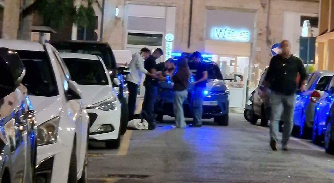 Ancona, fratelli pestati in via Menicucci: denunciati quattro baby maranza. Hanno tra i 16 e i 17 anni Ancona, fratelli pestati in via Menicucci: denunciati quattro baby maranza. Hanno tra i 16 e i 17 anni