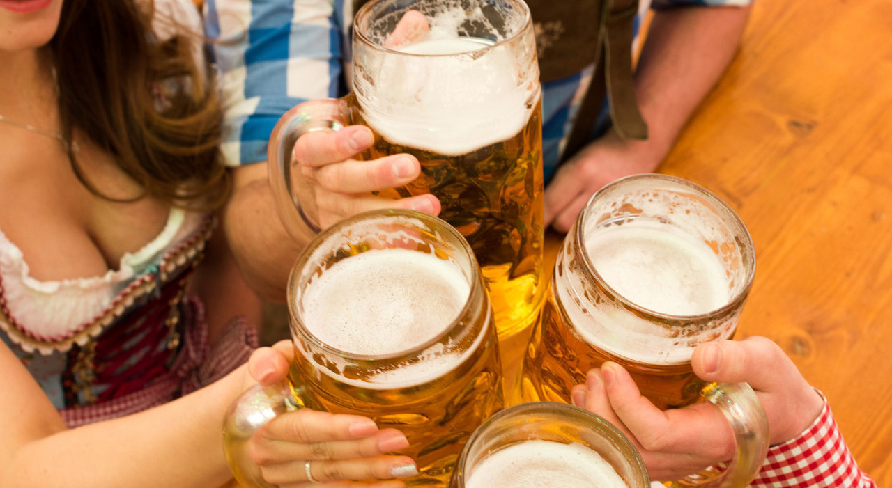 Molesta la cameriera all?Oktoberfest: imprenditore 65enne trevigiano in carcere in Germania. La moglie paga la cauzione (3.500 euro), poi scopre il motivo Molesta la cameriera all?Oktoberfest: imprenditore 65enne trevigiano in carcere in Germania. La moglie paga la cauzione (3.500 euro), poi scopre il motivo