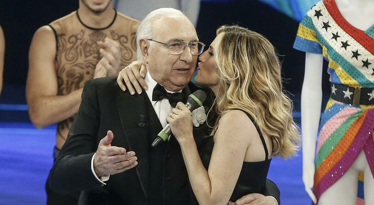 https://statics.cedscdn.it/photos/MED_HIGH/2025/10/22/9143342_22223029_cuccarini_e_pippo_baudo.jpg
