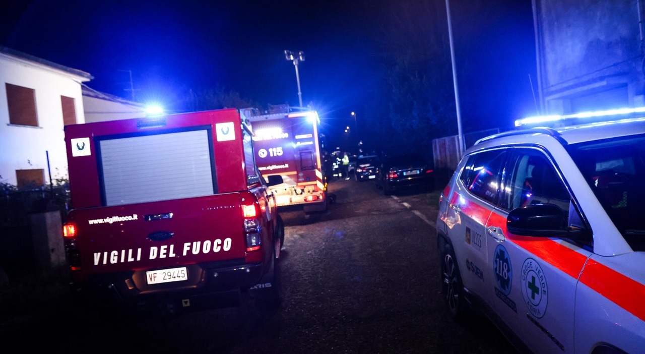Papà, mamma e figlia trovati morti in casa: ipotesi esalazioni di monossido. Le vittime avevano 52, 47 e 28 anni Papà, mamma e figlia trovati morti in casa: ipotesi esalazioni di monossido. Le vittime avevano 52, 47 e 28 anni
