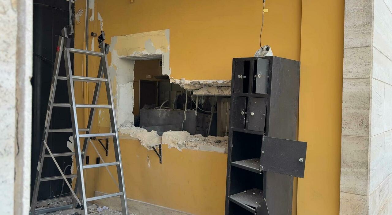 La banda del bancomat: 12 assalti esplosivi in poche settimane (tra Lecce e Brindisi). Centri piccoli, bombe di notte e fuga: ecco la strategia. Tutti i paesi coinvolti La banda del bancomat: 12 assalti esplosivi in poche settimane (tra Lecce e Brindisi). Centri piccoli, bombe di notte e fuga: ecco la strategia. Tutti i paesi coinvolti
