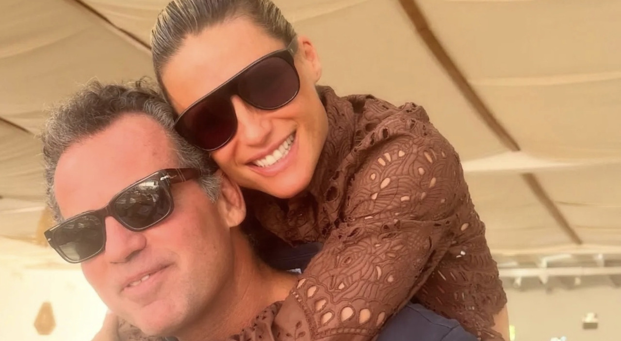 https://statics.cedscdn.it/photos/MED_HIGH/2025/10/23/9144741_23111627_michelle_hunziker.jpg