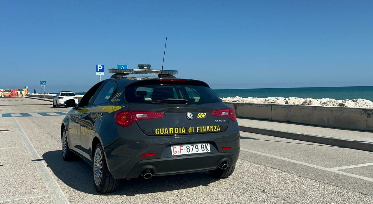 maxi evasione da 12milioni nel distretto del calzaturiero tre denunce dopo l indagine della finanza a civitanova