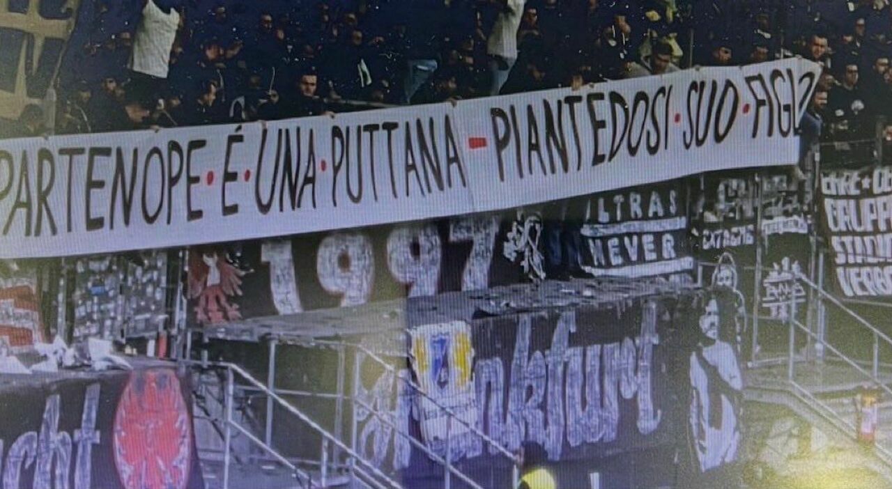 Striscione shock dei tifosi dell Striscione shock dei tifosi dell