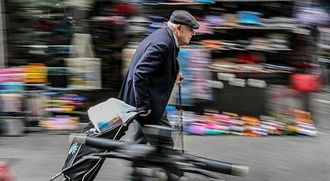 Pensioni, spesa record nel 2024: assegni in aumento ma quasi 5 milioni sotto i mille euro. Il divario tra uomini e donne è abissale