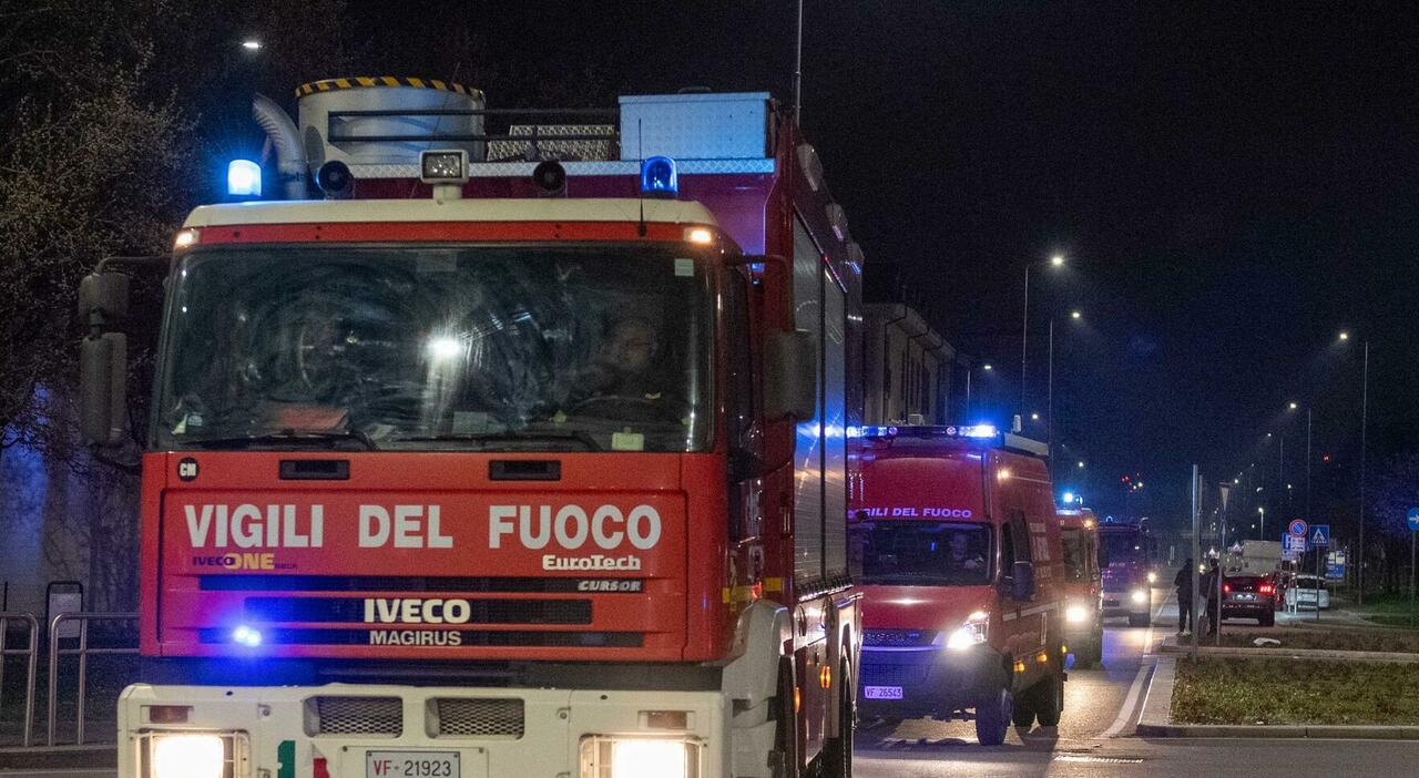 Cortina, fuga di gas in centro durante i lavori di scavo: vigili del fuoco sul posto Cortina, fuga di gas in centro durante i lavori di scavo: vigili del fuoco sul posto