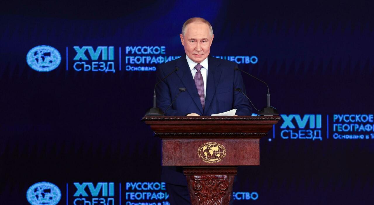 https://statics.cedscdn.it/photos/MED_HIGH/2025/10/24/9146683_24075549_putin.jpg