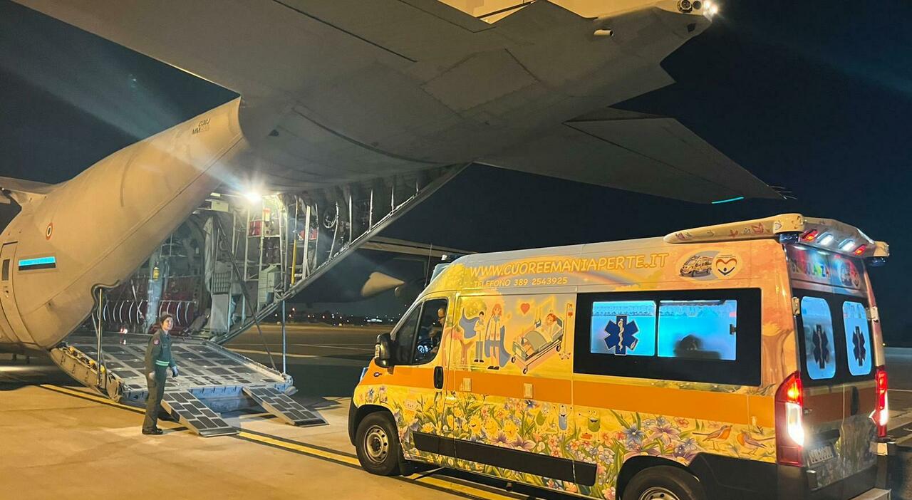 https://statics.cedscdn.it/photos/MED_HIGH/2025/10/24/9146935_24123012_neonata_in_pericolo_di_vita_trasporto_brindisi_roma_oggi_24_10_25.jpg
