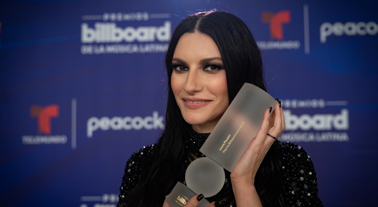 https://statics.cedscdn.it/photos/MED_HIGH/2025/10/24/9147014_24135906_laura_pausini_premio.jpg