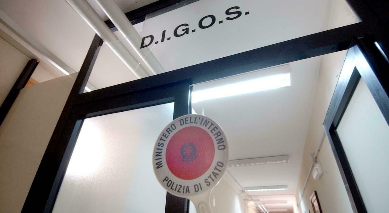 Istigazione al terrorismo e apologia Isis: un arresto nel Salento Istigazione al terrorismo e apologia Isis: un arresto nel Salento