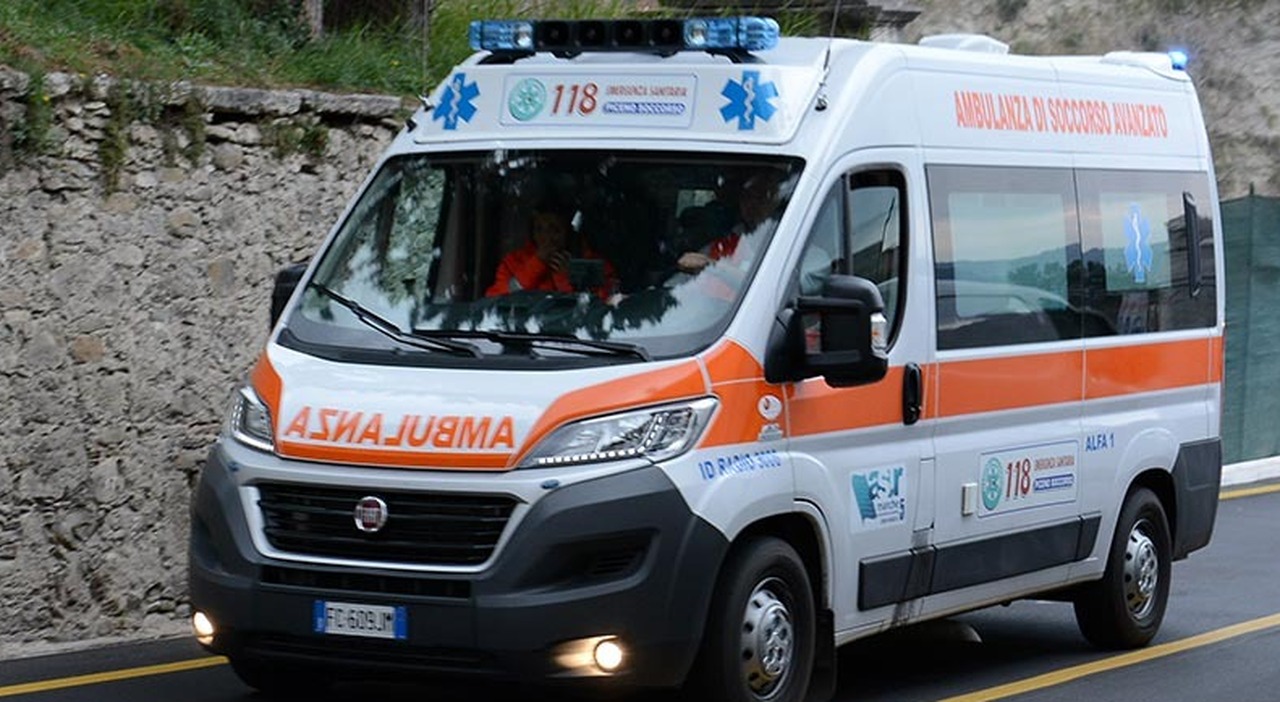 Rotella, tremendo schianto in scooter contro un furgone: Mattia Martoni muore a 17 anni, stava andando a trovare i nonni Rotella, tremendo schianto in scooter contro un furgone: Mattia Martoni muore a 17 anni, stava andando a trovare i nonni