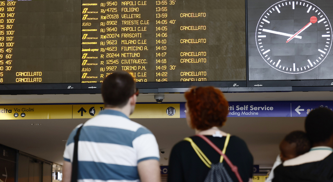 Scioperi novembre 2025. Treni, aerei, bus e metro: calendario dei disagi Scioperi novembre 2025. Treni, aerei, bus e metro: calendario dei disagi