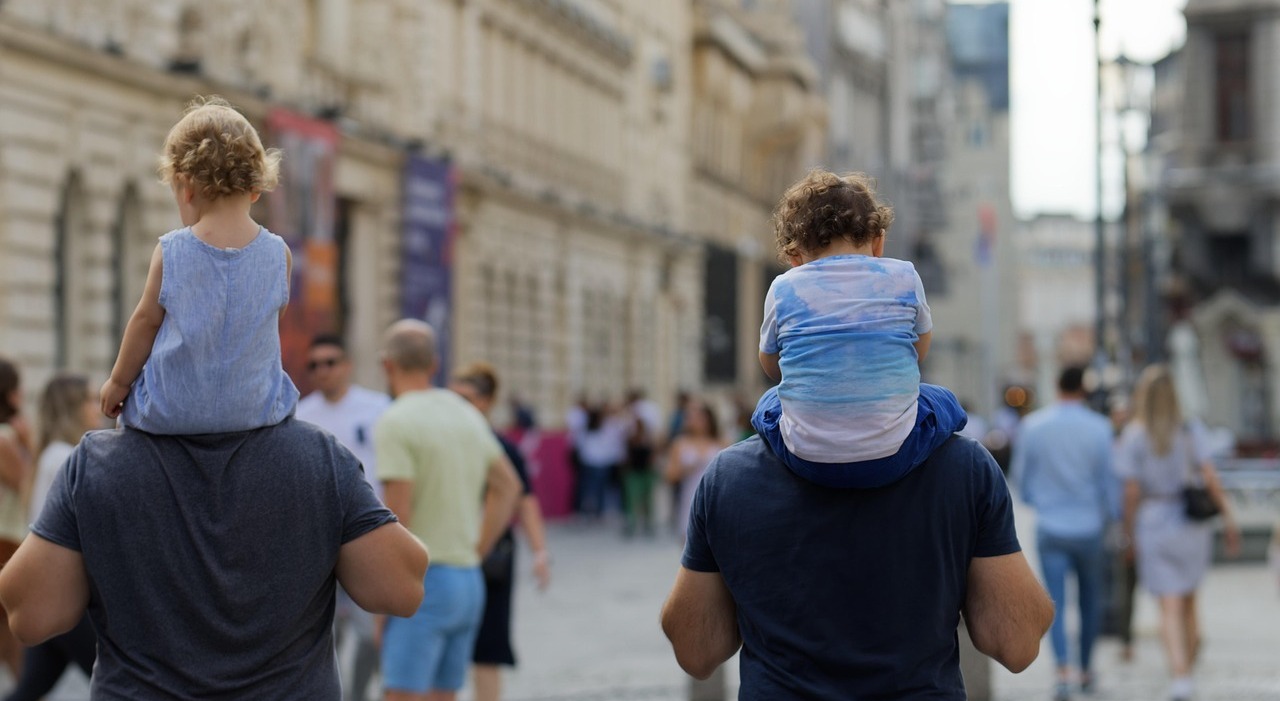 Congedo parentale per figli fino a 14 anni, si cambia: più giorni e nuovi incentivi. Le novità in Manovra Congedo parentale per figli fino a 14 anni, si cambia: più giorni e nuovi incentivi. Le novità in Manovra