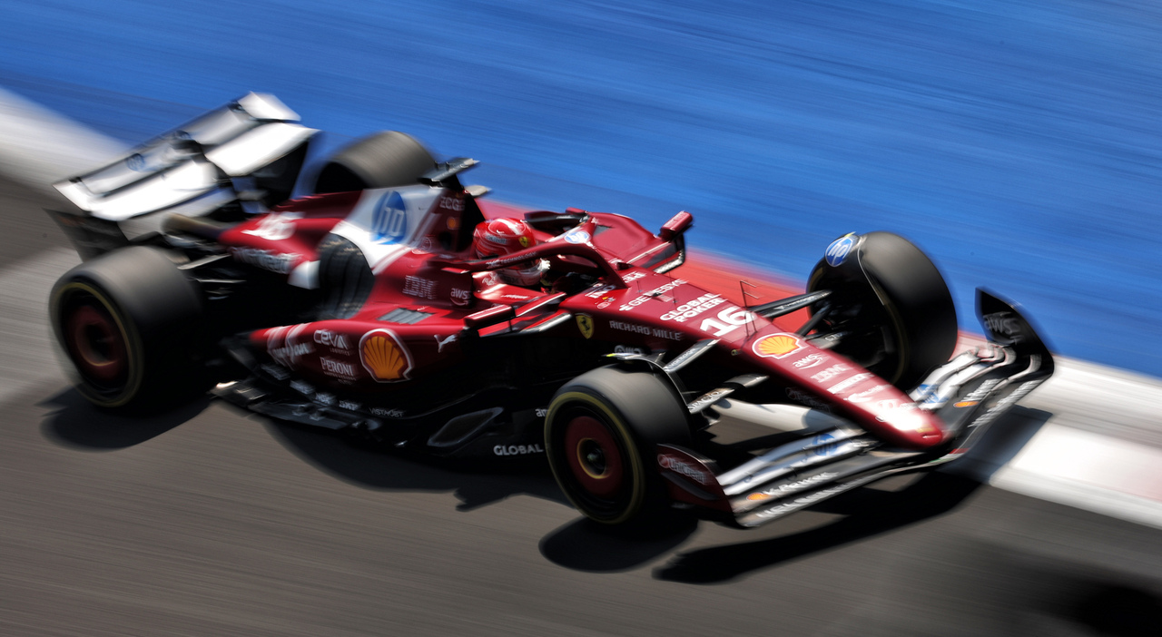 La Ferrari di Charles Leclerc in prima fila nel Gran Premio del Messico