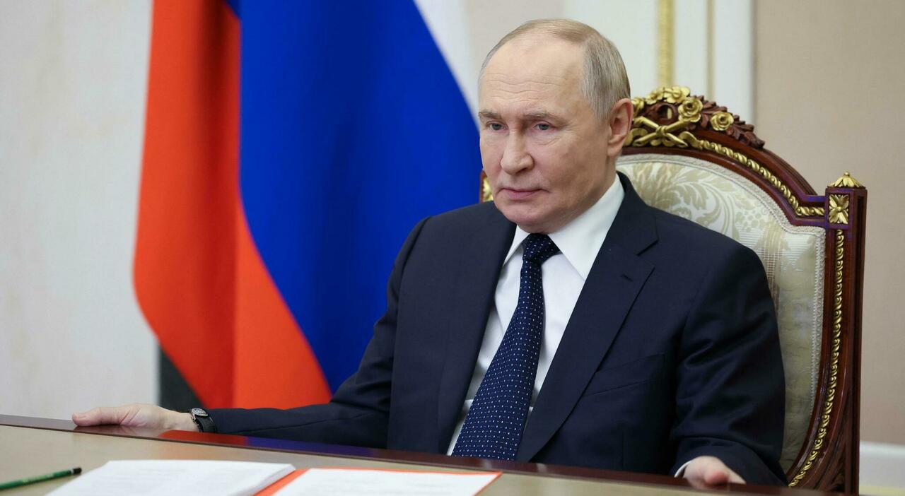 https://statics.cedscdn.it/photos/MED_HIGH/2025/10/26/9150444_26084811_putin1.jpg