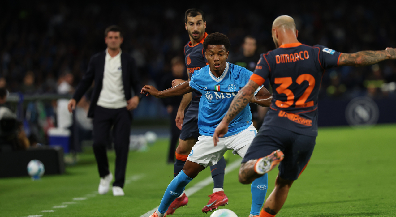 Napoli, infortunio Neres: l Napoli, infortunio Neres: l