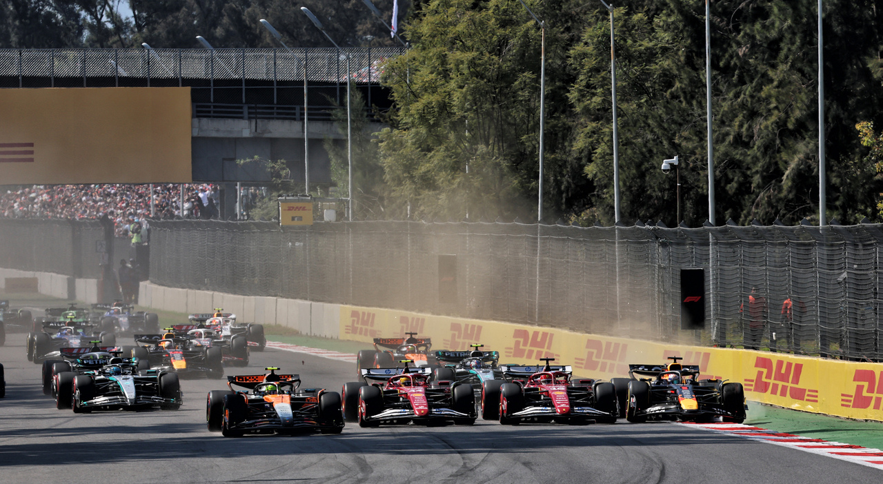 Formula 1, GP di Città del Messico, la diretta: Norris sempre leader su Leclerc, Verstappen crea caos, Hamilton terzo Formula 1, GP di Città del Messico, la diretta: Norris sempre leader su Leclerc, Verstappen crea caos, Hamilton terzo