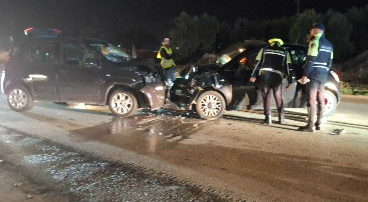 Pauroso incidente stradale: quattro feriti, un neonato è in codice rosso. In ospedale anche la madre Pauroso incidente stradale: quattro feriti, un neonato è in codice rosso. In ospedale anche la madre