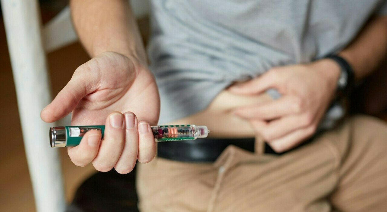 https://statics.cedscdn.it/photos/MED_HIGH/2025/10/27/9152626_27161526_farmaci_dimagranti_morte_cosa_successo_sintomi_patologia.jpg