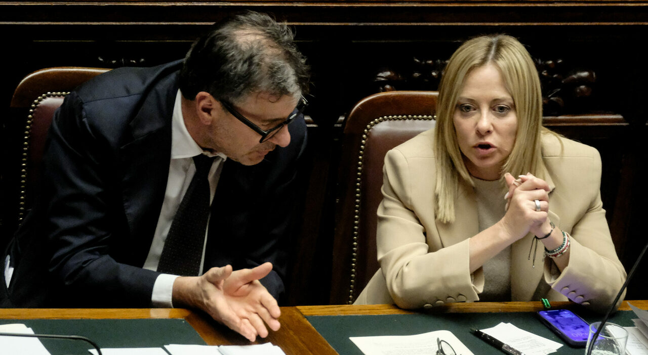 Manovra, cosa cambia: dagli affitti brevi ai tagli, arrivano le modifiche. E Giorgetti apre sulla casa