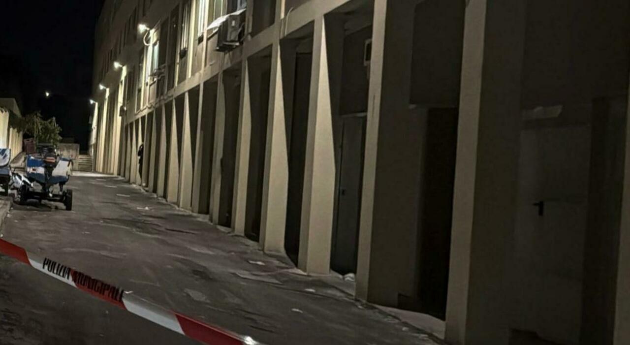 Gallipoli, agguato a colpi di fucile: ferito un 45enne. La madre ha dato l Gallipoli, agguato a colpi di fucile: ferito un 45enne. La madre ha dato l