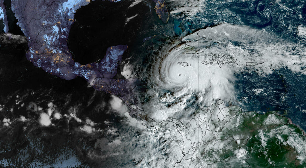 Uragano Melissa live tracker, dove si trova e come seguirlo in tempo reale: tre morti in Giamaica. Venti fino a 300 km all Uragano Melissa live tracker, dove si trova e come seguirlo in tempo reale: tre morti in Giamaica. Venti fino a 300 km all