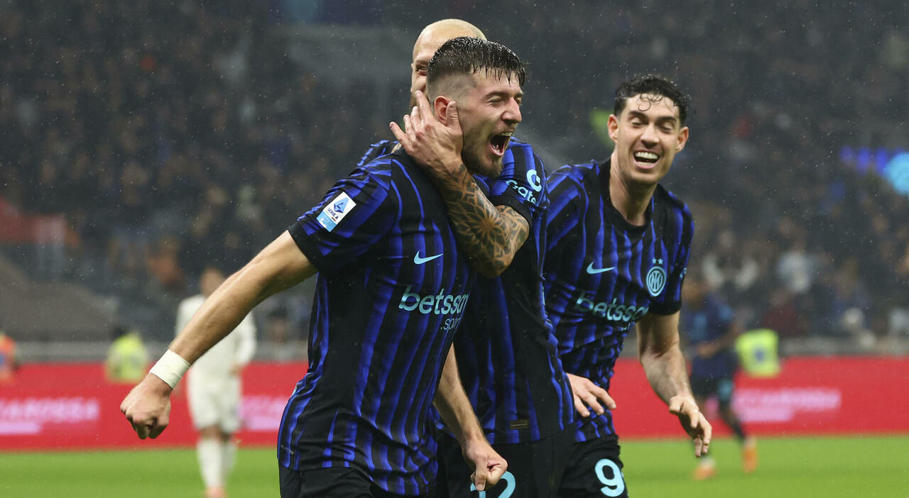 Inter Fiorentina 3 0, le pagelle: Calhanoglu (7,5) risveglia i nerazzurri, capolavoro di Sucic (7,5), De Gea (7) super Inter Fiorentina 3 0, le pagelle: Calhanoglu (7,5) risveglia i nerazzurri, capolavoro di Sucic (7,5), De Gea (7) super