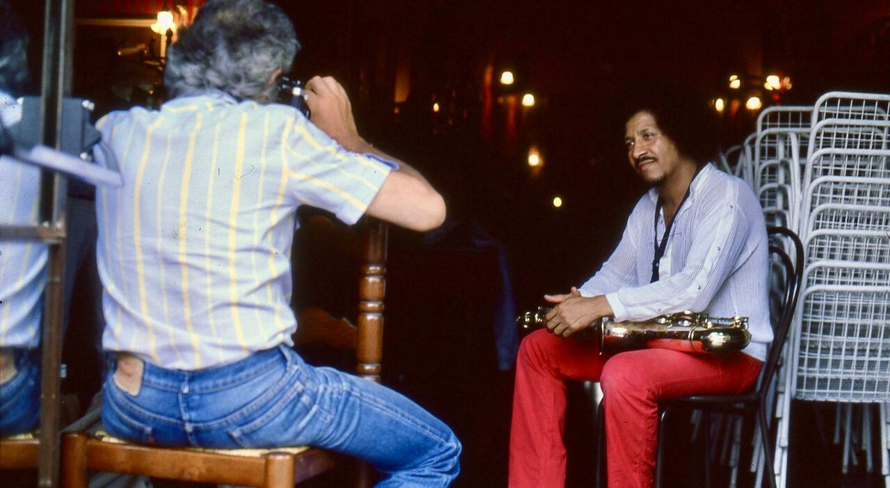 Napoli saluta Mimmo Jodice e James Senese: senza luce e senza respiro, il doppio saluto Napoli saluta Mimmo Jodice e James Senese: senza luce e senza respiro, il doppio saluto