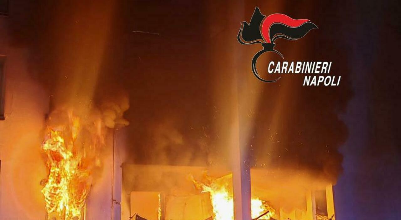 Nola, fiamme in un appartamento: condominio evacuato e una persona in ospedale