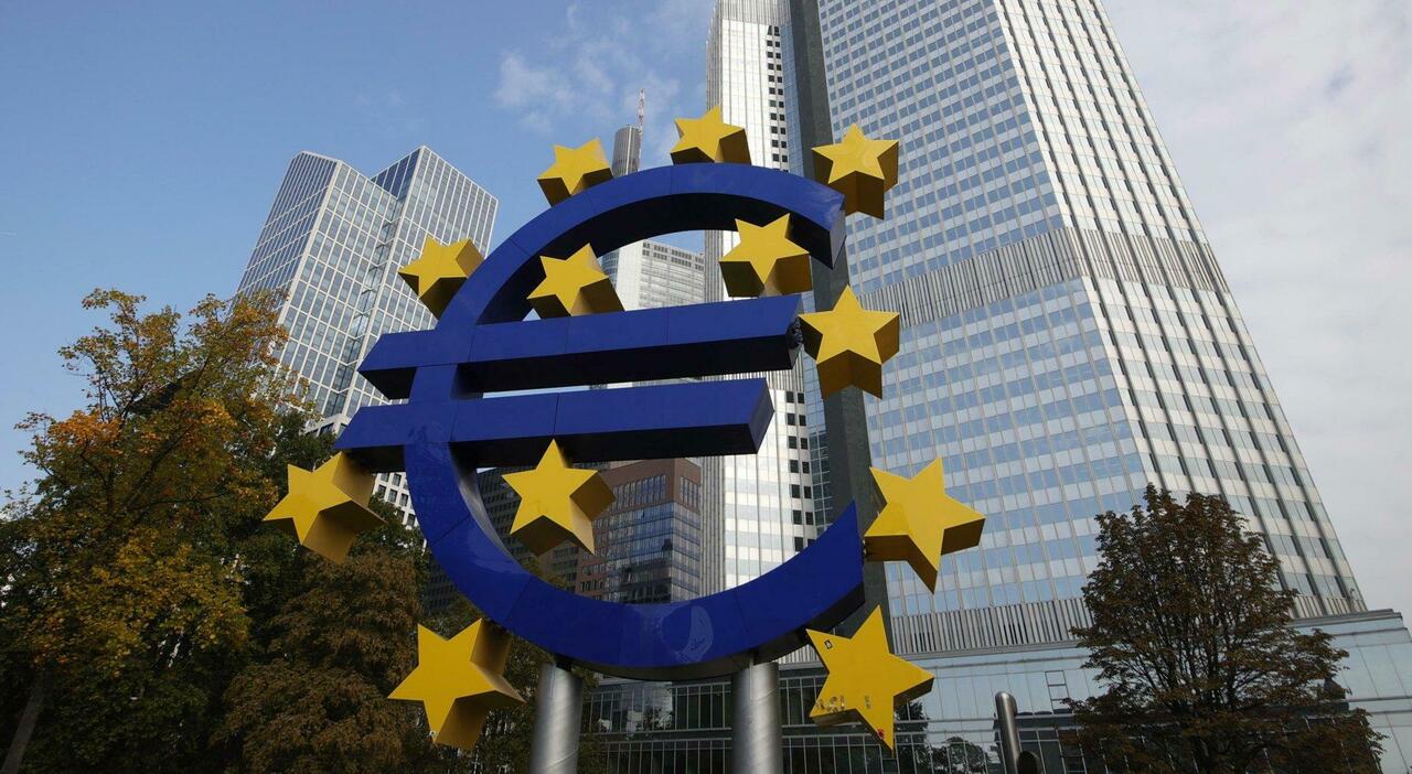 La Bce lascia i tassi invariati al 2%. «Prospettive ancora incerte per le tensioni a livello mondiale»