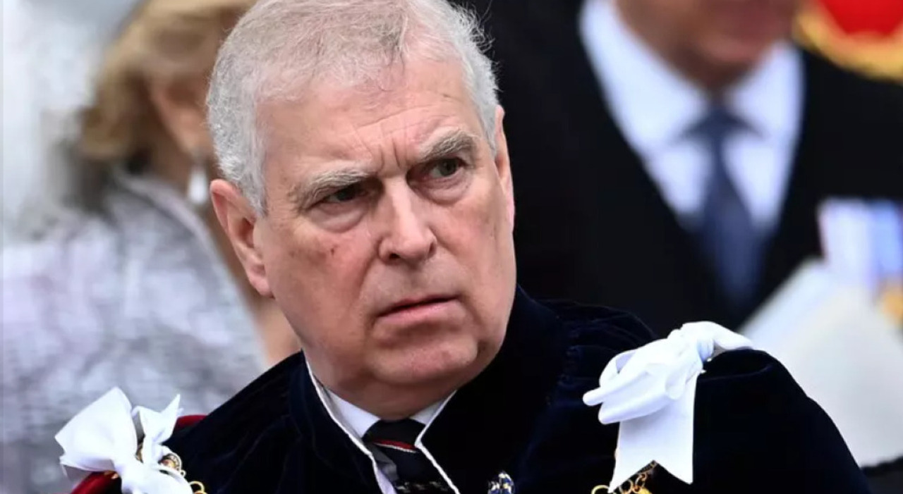 Re Carlo caccia il Principe Andrea, tolti i titoli e sfrattato dal Royal Lodge: il clamoroso annuncio Re Carlo caccia il Principe Andrea, tolti i titoli e sfrattato dal Royal Lodge: il clamoroso annuncio