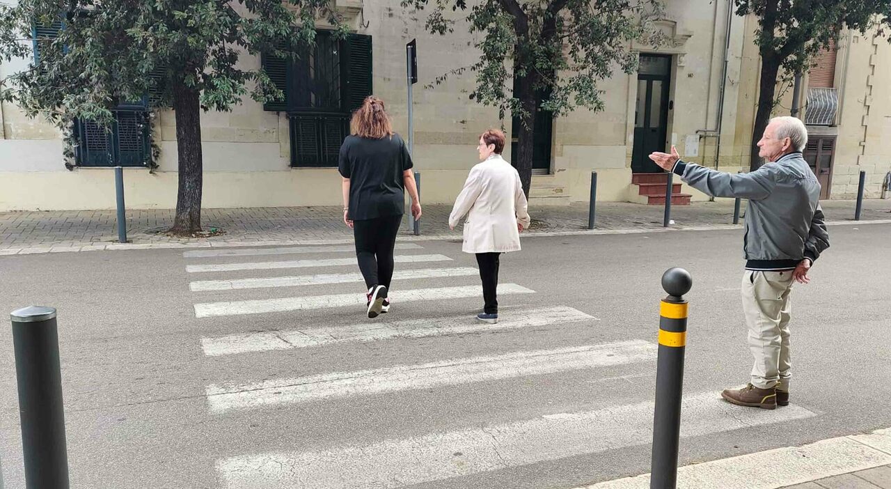 Lecce, strisce invisibili o ignorate: una vita "a rischio" per i pedoni Lecce, strisce invisibili o ignorate: una vita "a rischio" per i pedoni