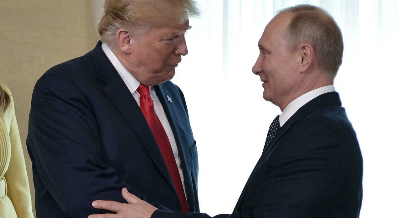 https://statics.cedscdn.it/photos/MED_HIGH/2025/10/31/9160755_31114610_trump_putin.jpg