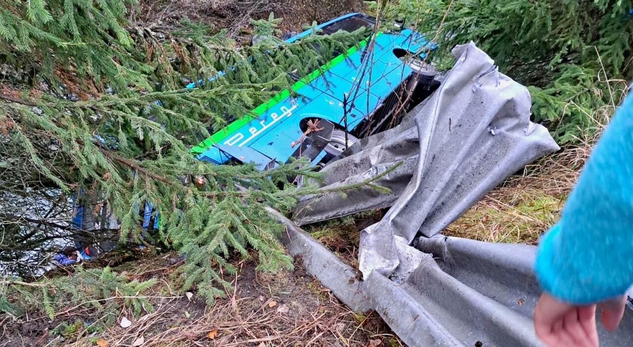 scuolabus finisce in un torrente in valtellina quattro studenti feriti grave l autista ipotesi malore da Ilmessaggero.it scuolabus finisce in un torrente in valtellina quattro studenti feriti grave l autista ipotesi malore