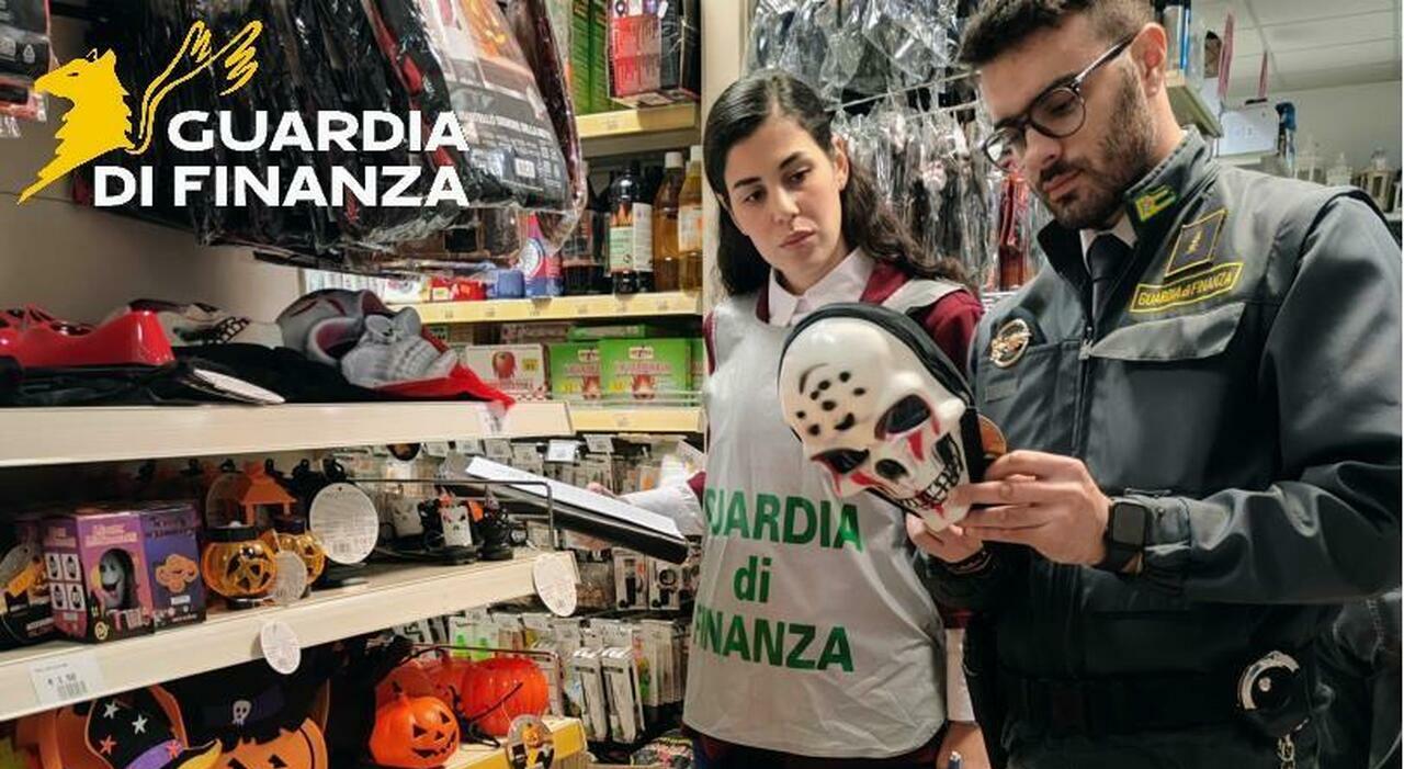 San Benedetto, sequestrati 365mila giocattoli pericolosi in vendita per Halloween, in un negozio asiatico San Benedetto, sequestrati 365mila giocattoli pericolosi in vendita per Halloween, in un negozio asiatico