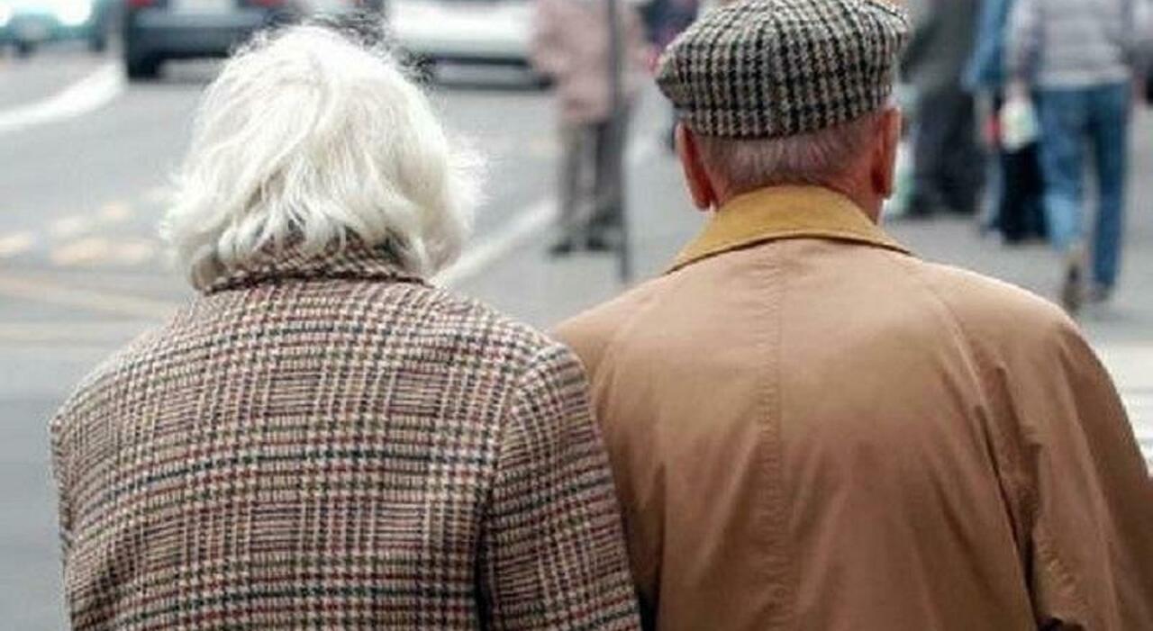 Abusa di 8 anziane nella casa di riposo e torna a fare il badante ad una coppia: la figlia scopre su internet i suoi precedenti e lo allontana Abusa di 8 anziane nella casa di riposo e torna a fare il badante ad una coppia: la figlia scopre su internet i suoi precedenti e lo allontana