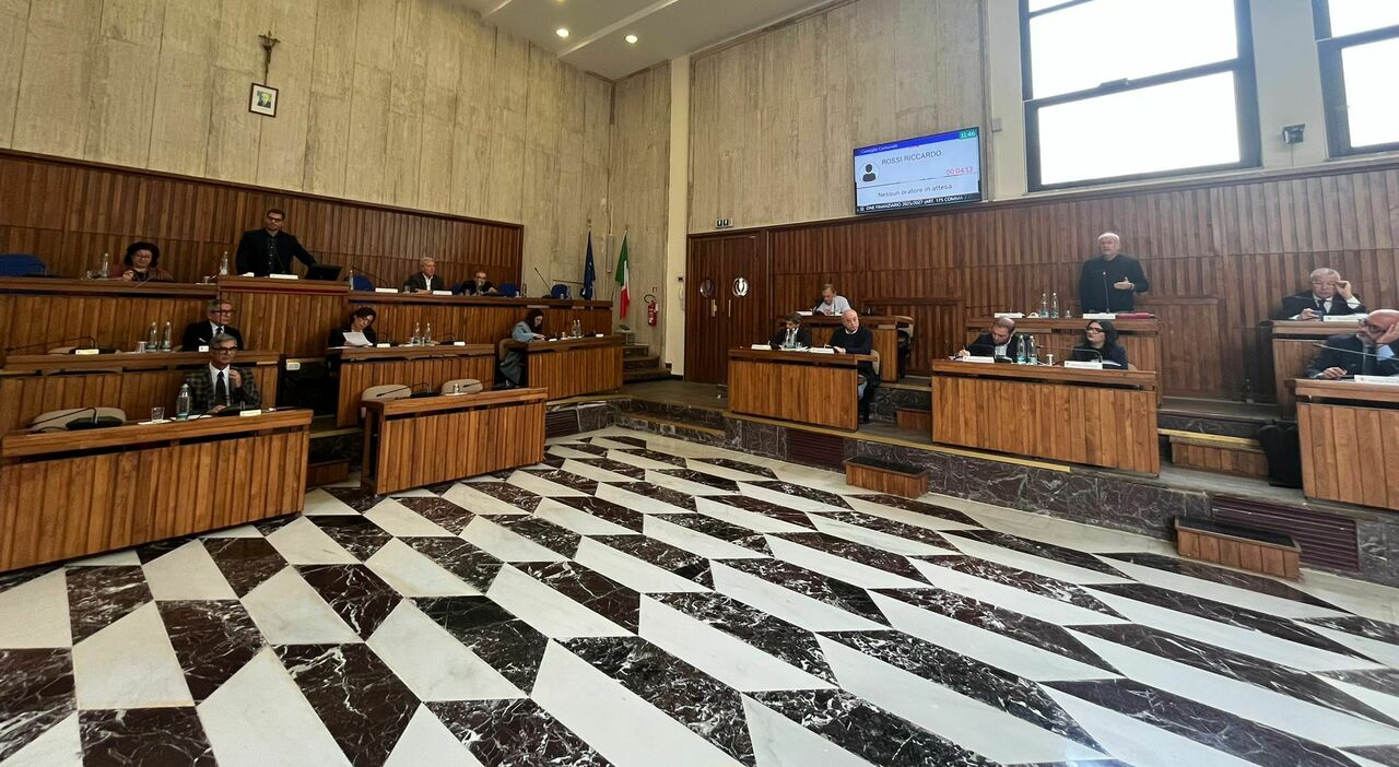 Termini scaduti per ratificare le delibere e polemiche in consiglio comunale: «Inaccettabile superficialità» Termini scaduti per ratificare le delibere e polemiche in consiglio comunale: «Inaccettabile superficialità»