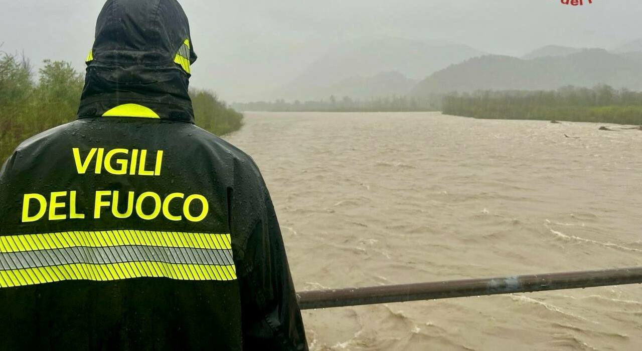 Maltempo in Calabria e Sicilia, allagamenti e automobilisti intrappolati a Palermo: straripa il torrente Umbro, cosa è successo Maltempo in Calabria e Sicilia, allagamenti e automobilisti intrappolati a Palermo: straripa il torrente Umbro, cosa è successo