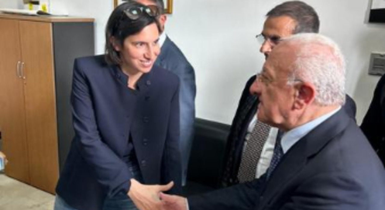 Regionali, arriva la pace Schlein De Luca: «Grazie per i suoi sforzi, lavoriamo uniti con Fico» Regionali, arriva la pace Schlein De Luca: «Grazie per i suoi sforzi, lavoriamo uniti con Fico»