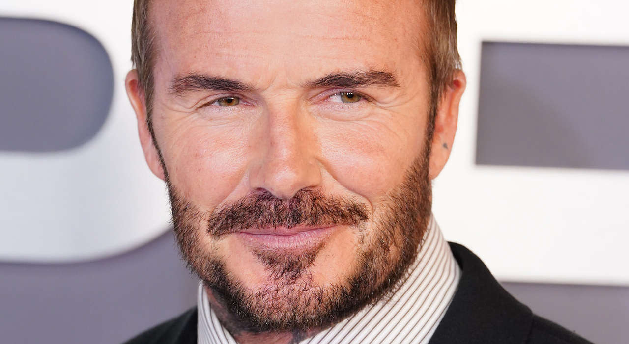 https://statics.cedscdn.it/photos/MED_HIGH/2025/11/01/9162468_01073200_david_beckham_invecchiamento_integratore_studiato_nasa_longevity_costo_oggi_1_11_2025.jpg