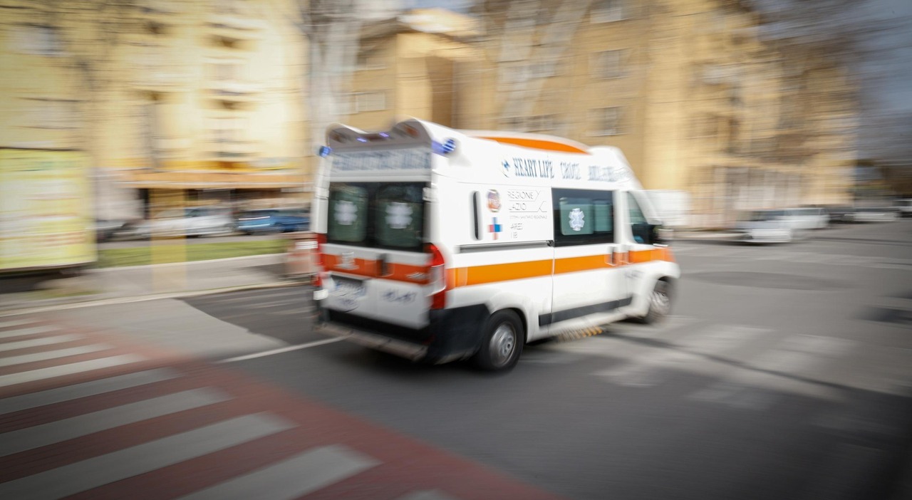 Travolto mentre soccorre un automobilista in difficoltà, morto 25enne a Bari. Ferito anche un amico